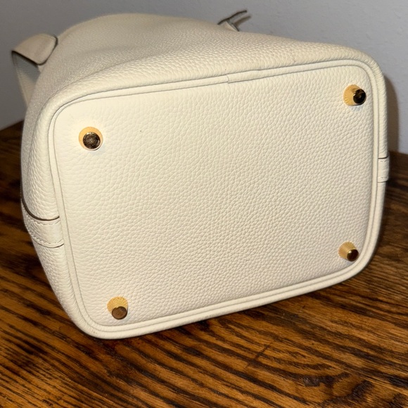 Elegant Cream Bucket Leather Handbag with Gold Accents. Very good condition. - Picture 6 of 9